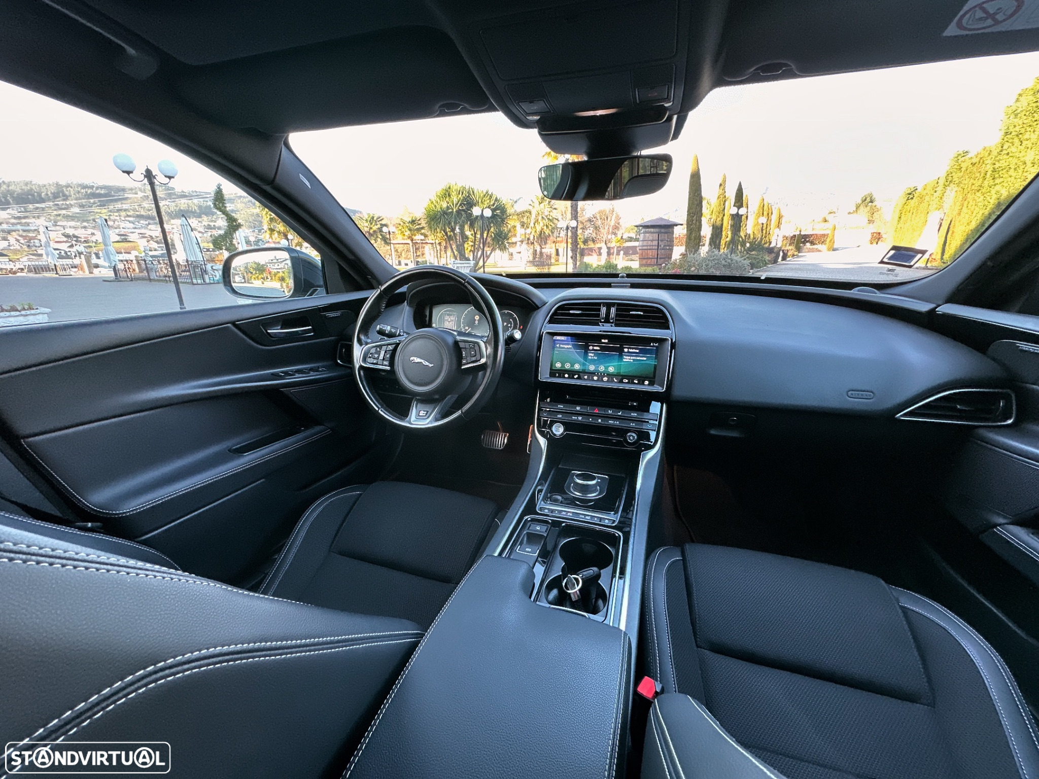 Jaguar XE 2.0 D R-Sport AWD Aut. - 8