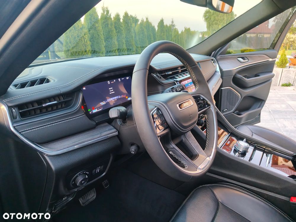 Jeep Grand Cherokee - 27