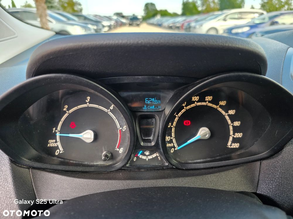 Ford Transit Courier - 28