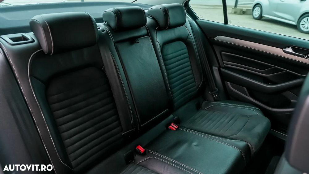 Volkswagen Passat 2.0 TDI DSG Highline - 27