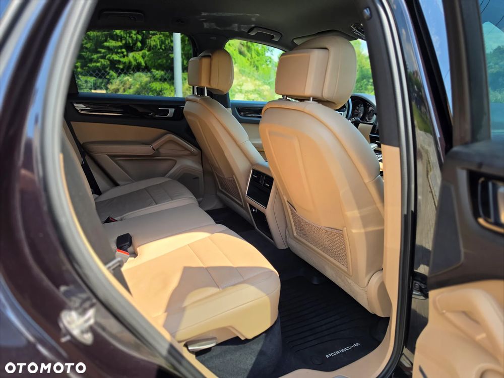 Porsche Cayenne Platinum Edition - 12