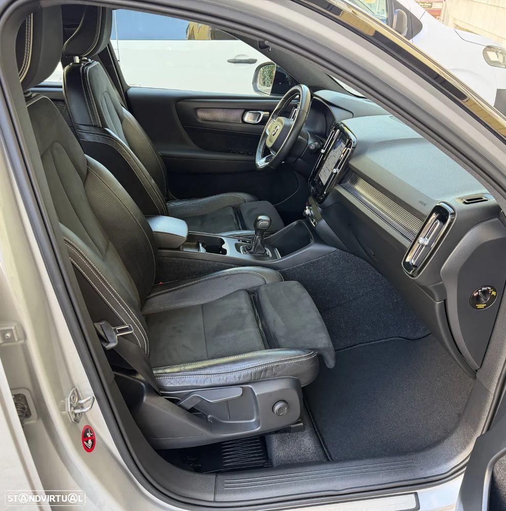 Volvo XC 40 1.5 T3 R-Design Tech Edition - 22