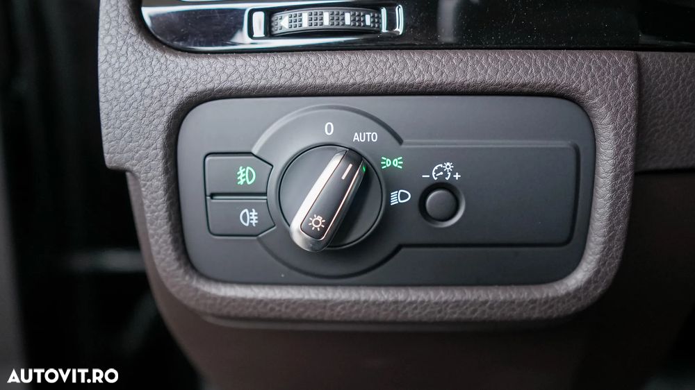 Volkswagen Touareg 3.0 V6 TDI BMT - 25