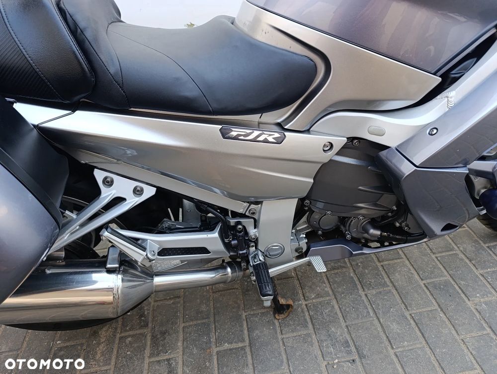 Yamaha FJR - 28