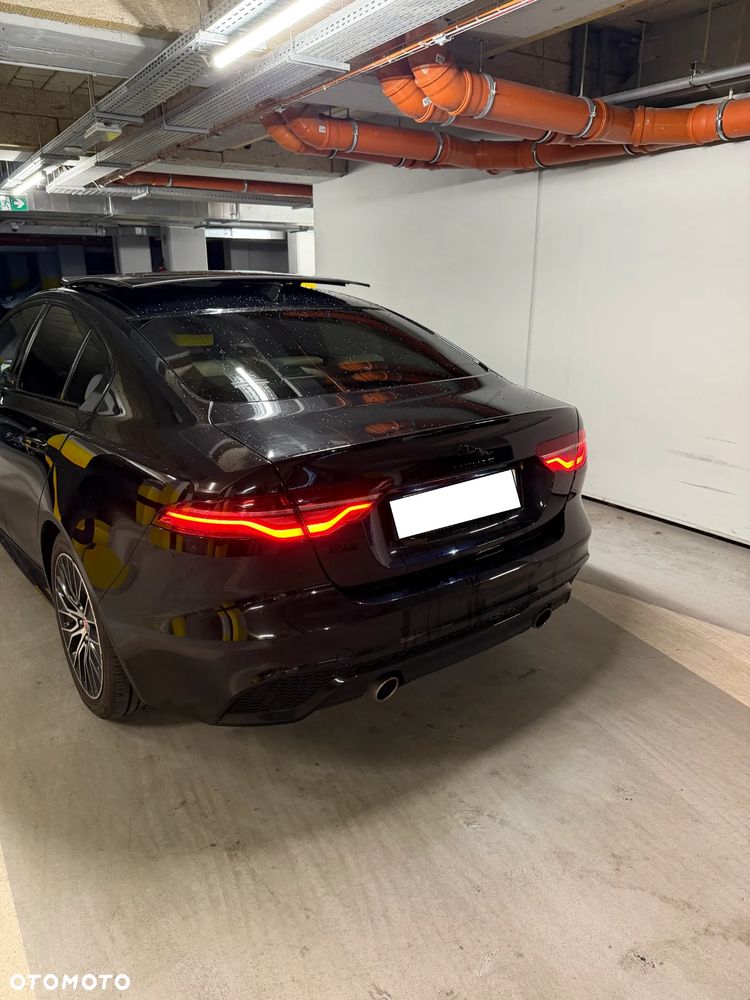 Jaguar XE 2.0 P250 R-Dynamic S - 2