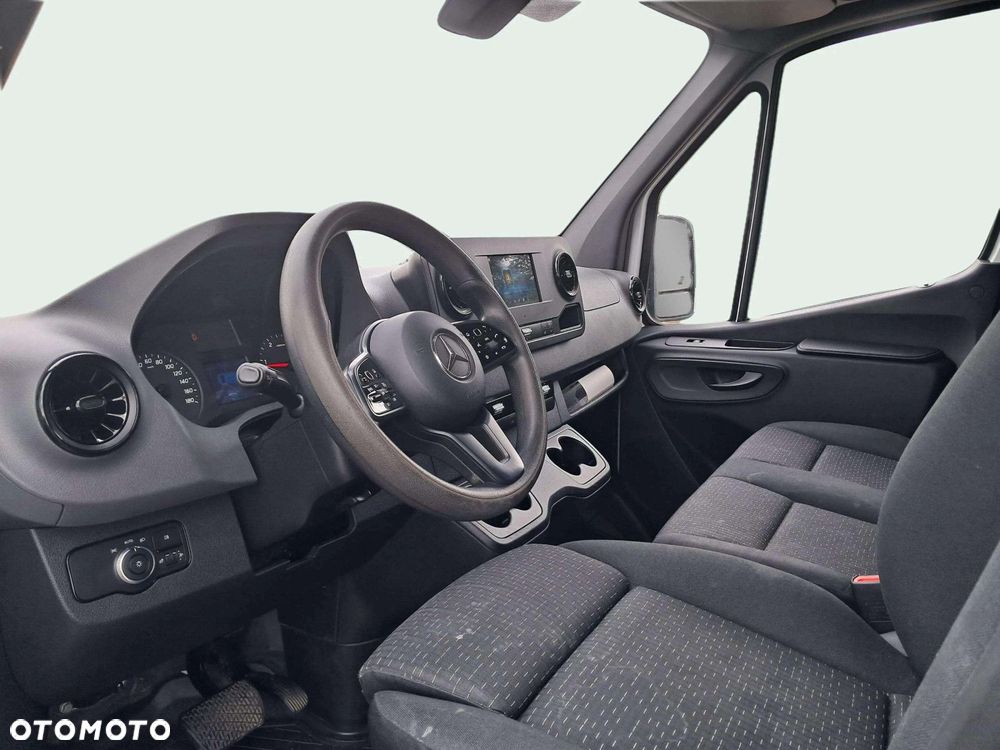 Mercedes-Benz Sprinter . - 11