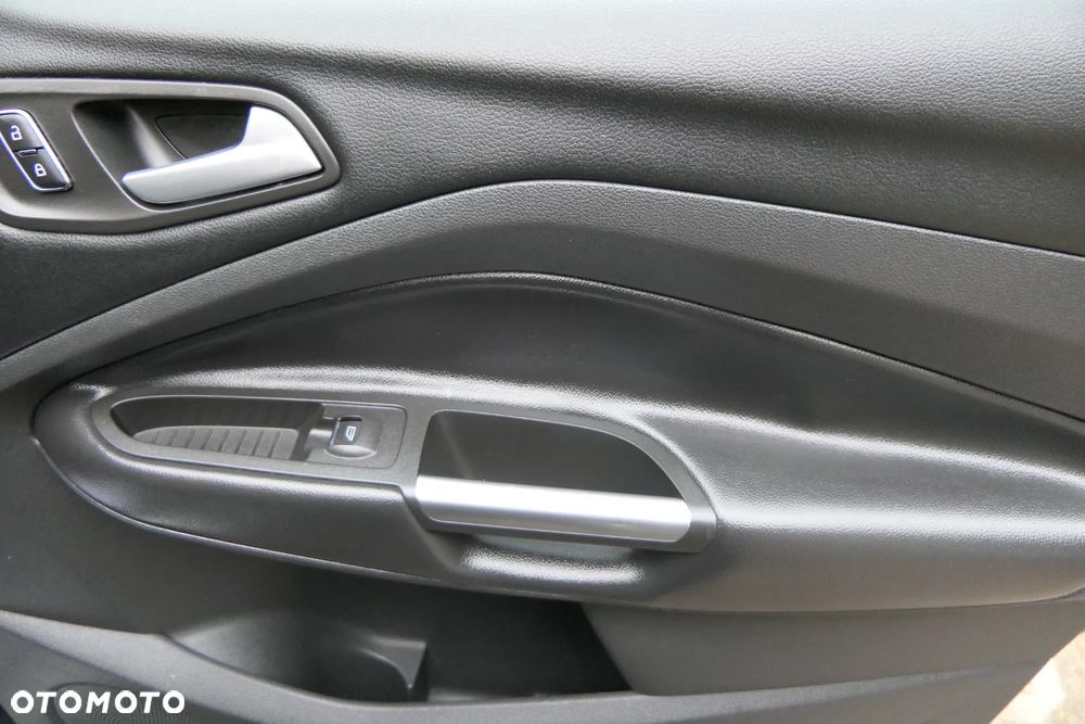 Ford Kuga 2.0 TDCi 2x4 Titanium - 33
