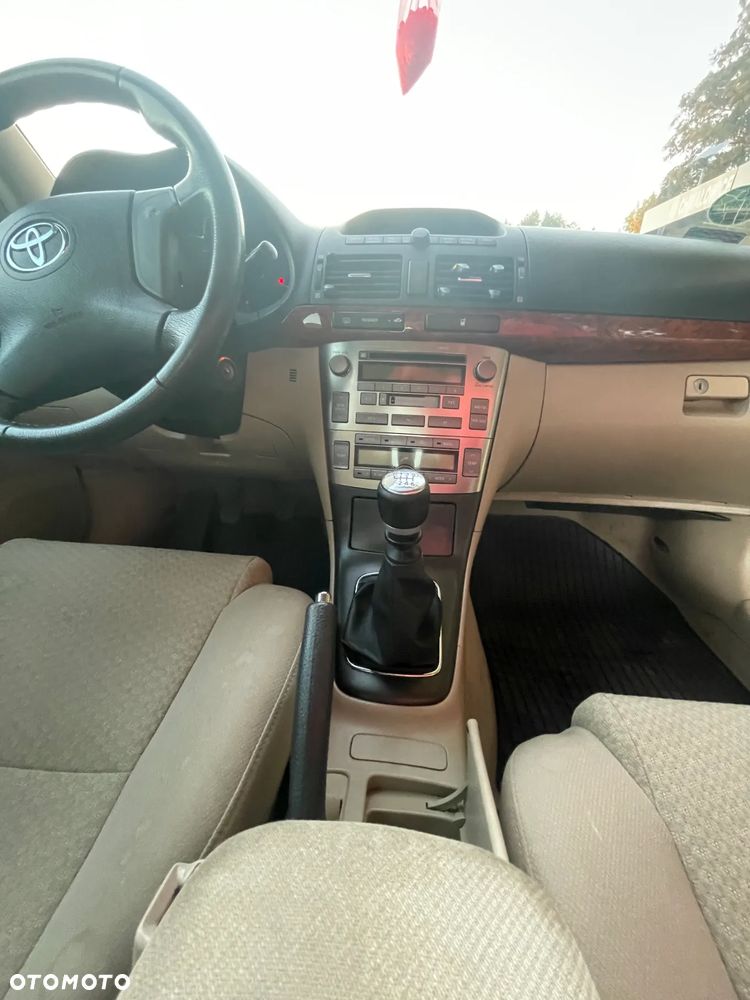 Toyota Avensis - 11