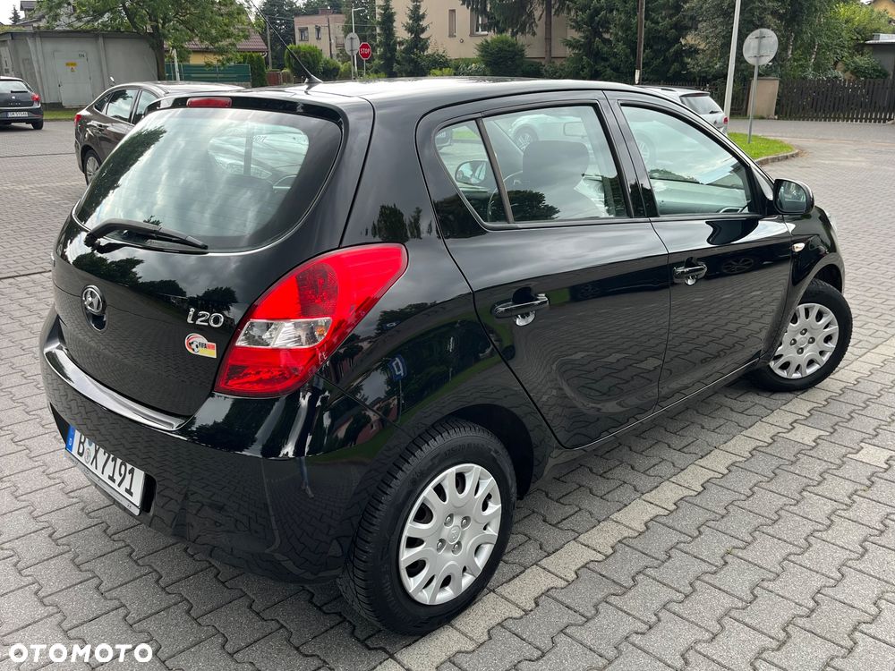 Hyundai i20 1.2 FIFA WM Edition - 12