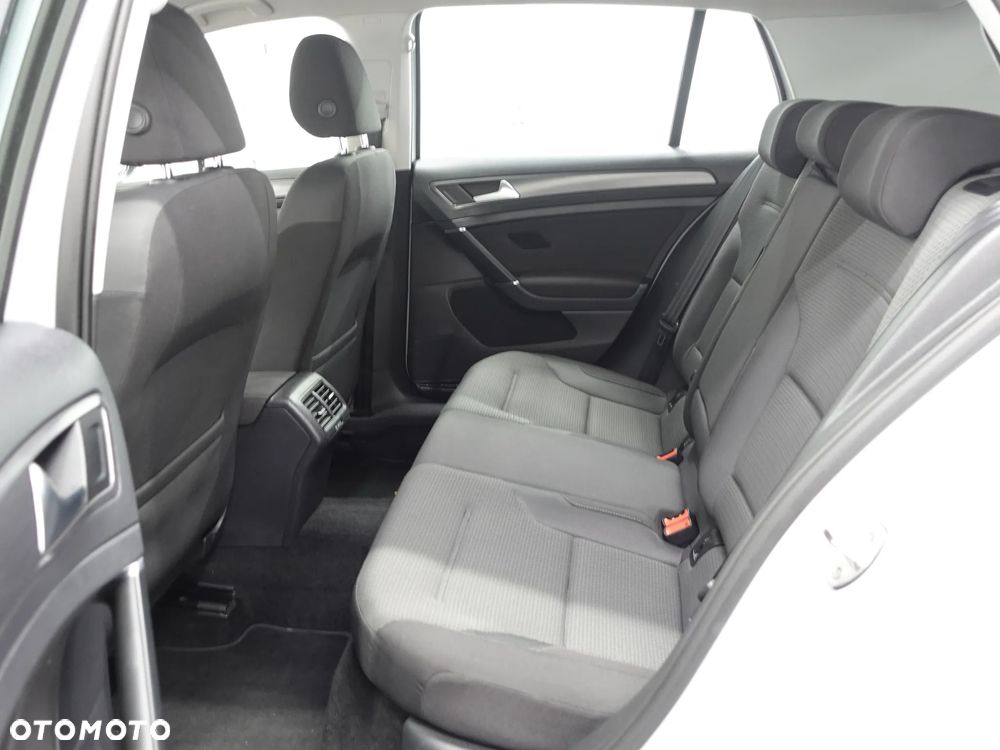 Volkswagen Golf 1.6 TDI SCR DSG Comfortline - 23