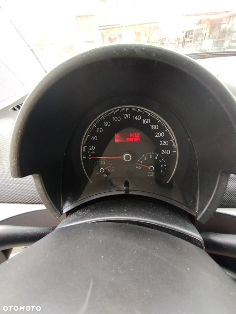 Volkswagen New Beetle 1.6 - 19