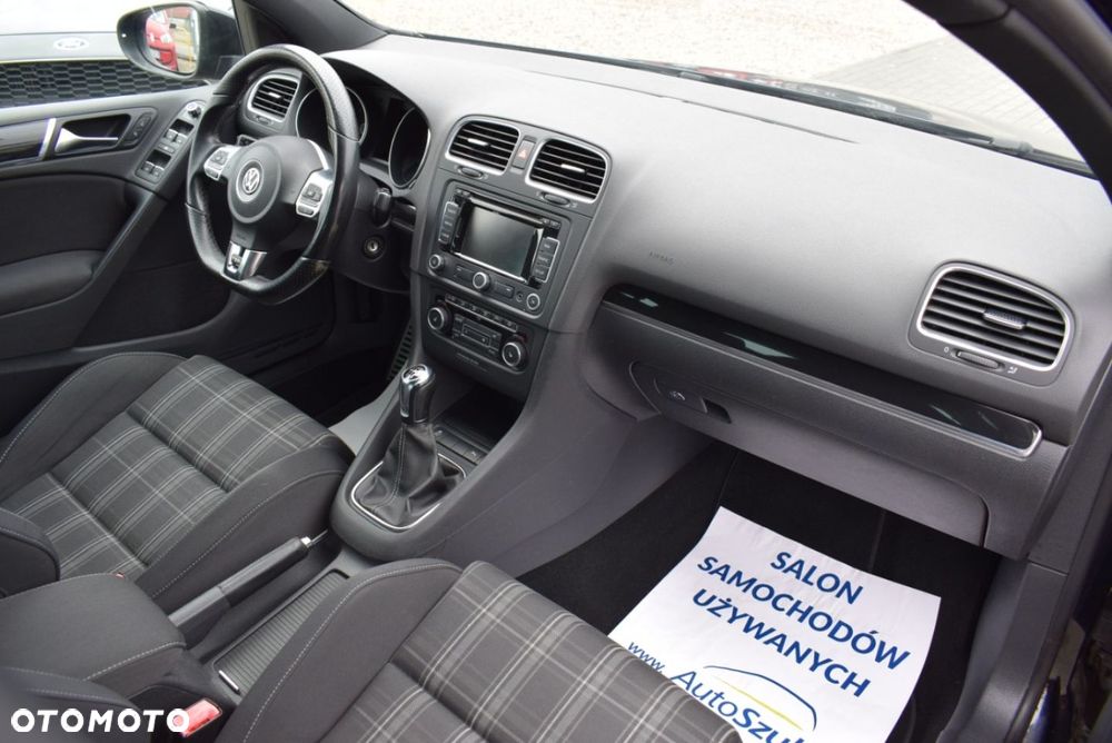 Volkswagen Golf - 22