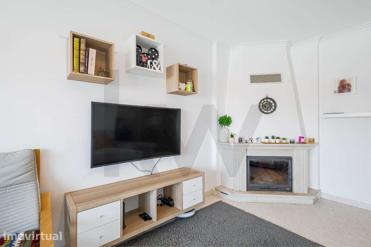 Apartamento T2 com varanda, garagem e arrecadação em Monte Abraão - Grande imagem: 5/25