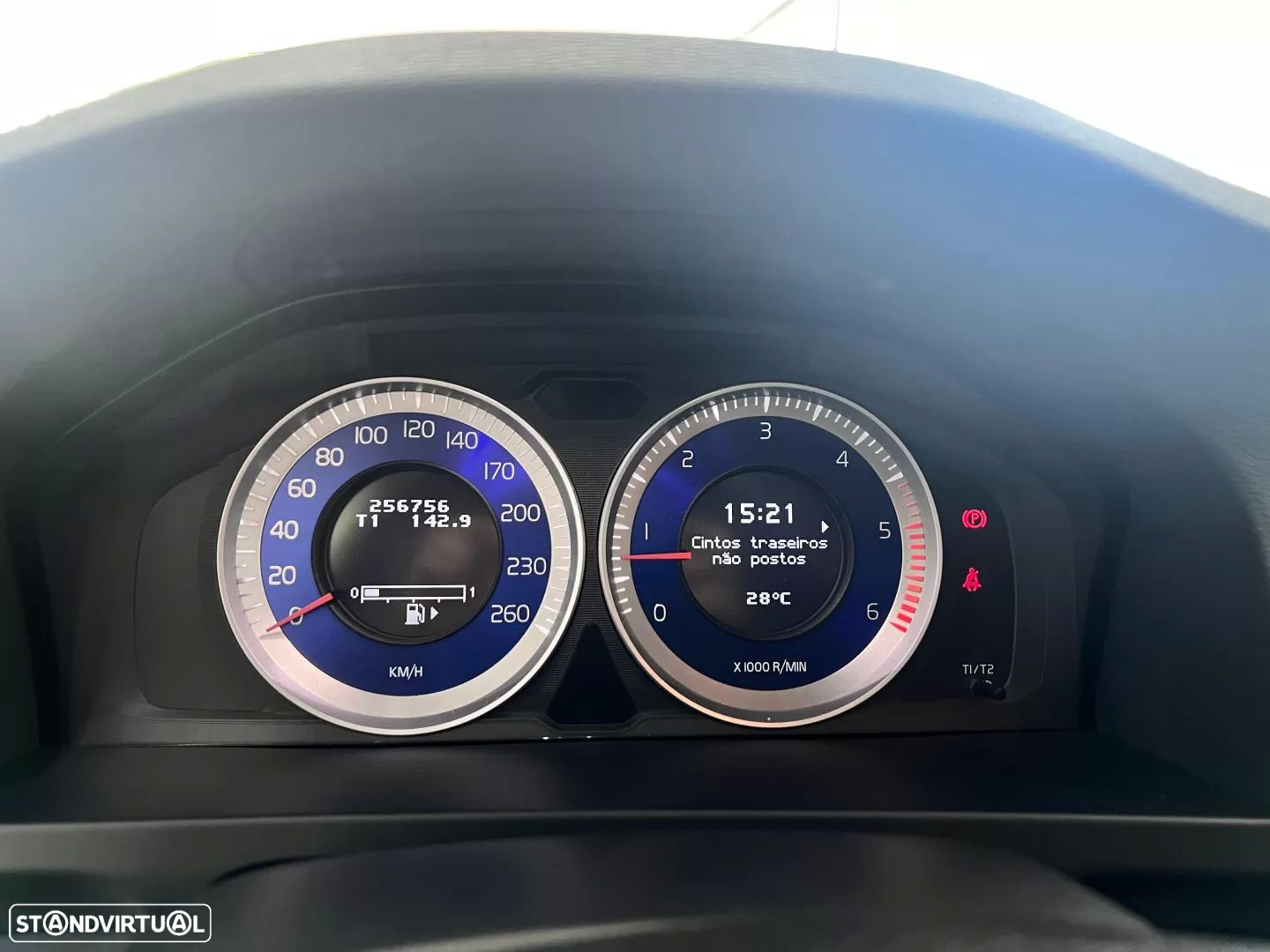 Volvo V60 2.0 D3 R-Design Start/Stop - 17
