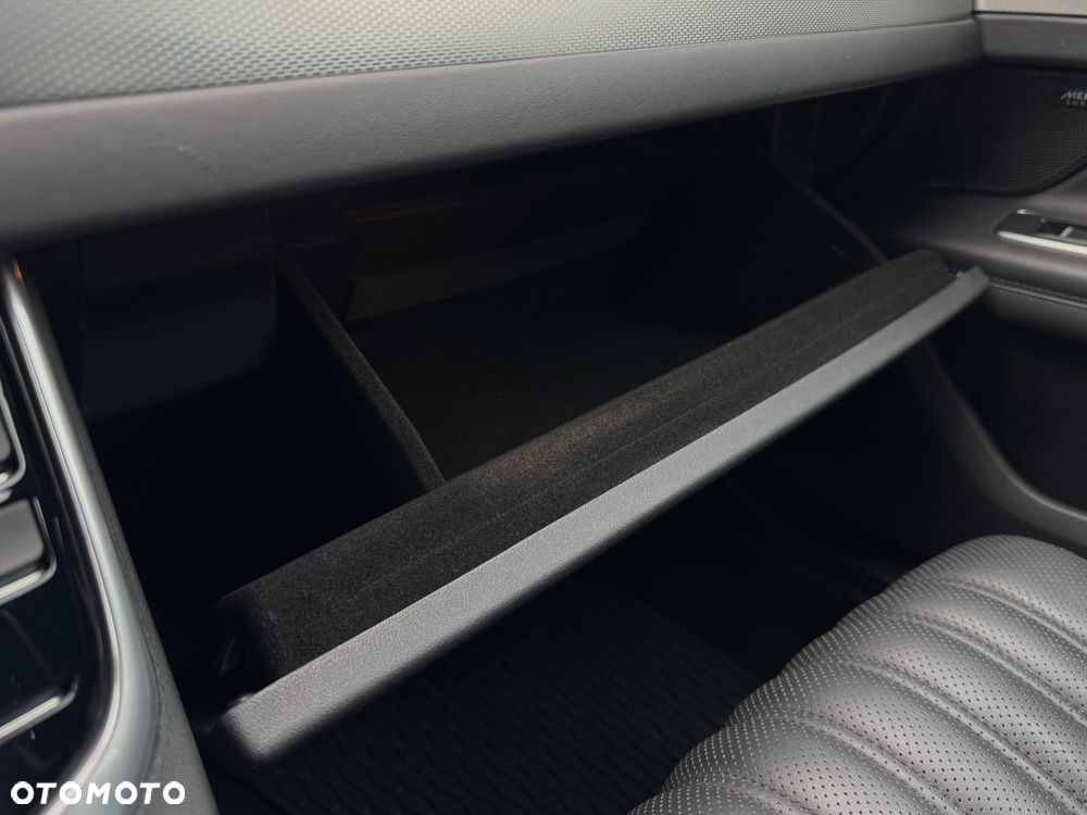 Jaguar XF 30d Portfolio - 27