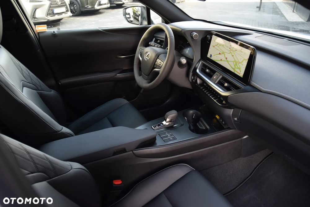Lexus UX 300h F Sport Design - 4