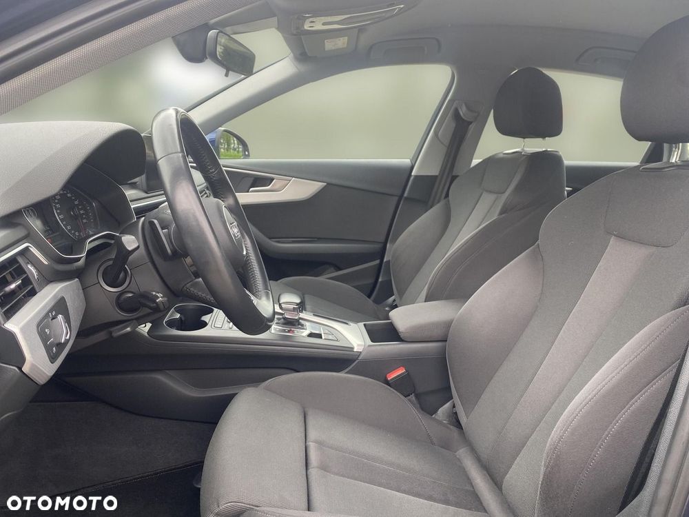 Audi A4 Limousine - 13
