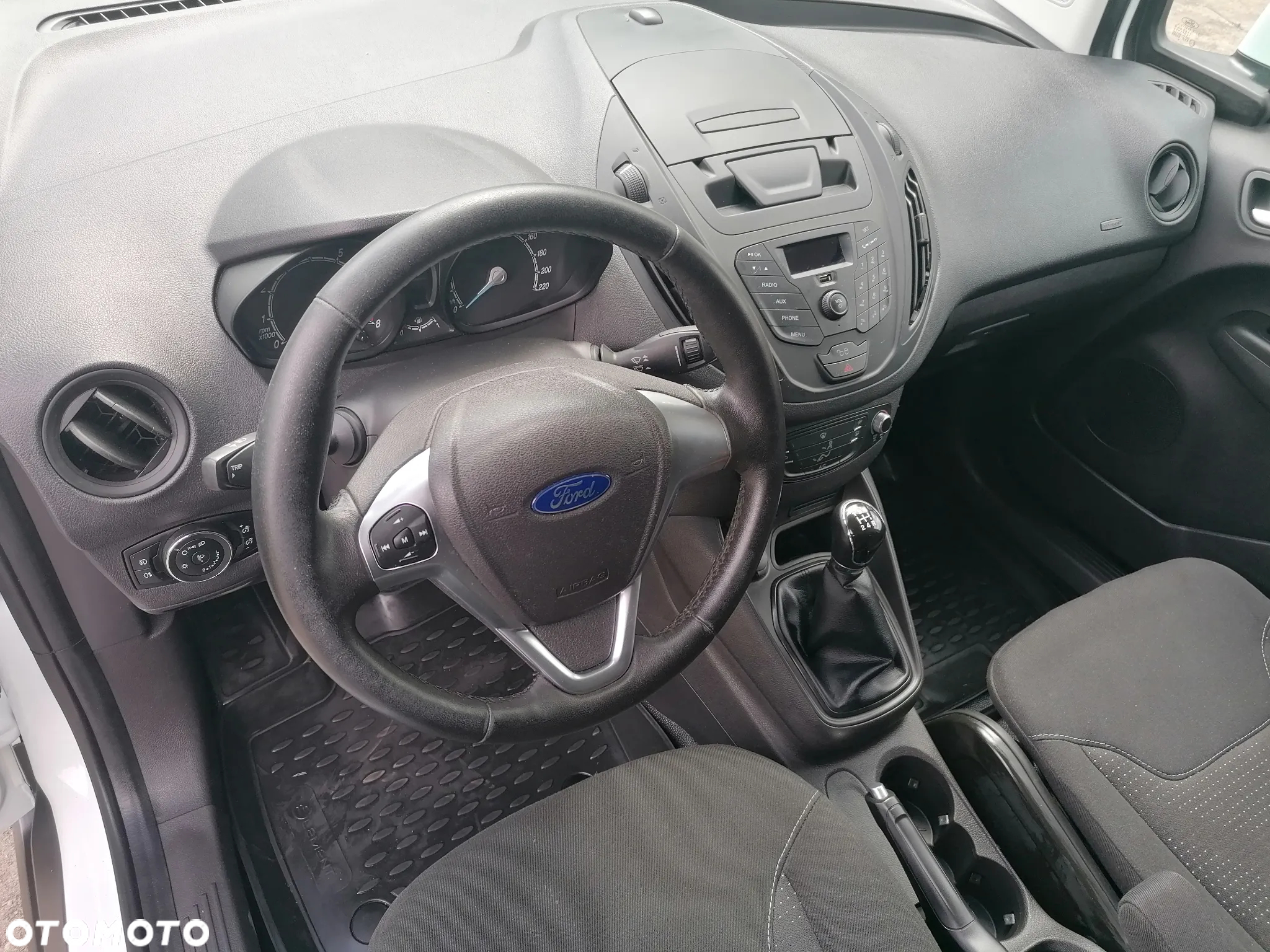 Ford Transit Courier - 11