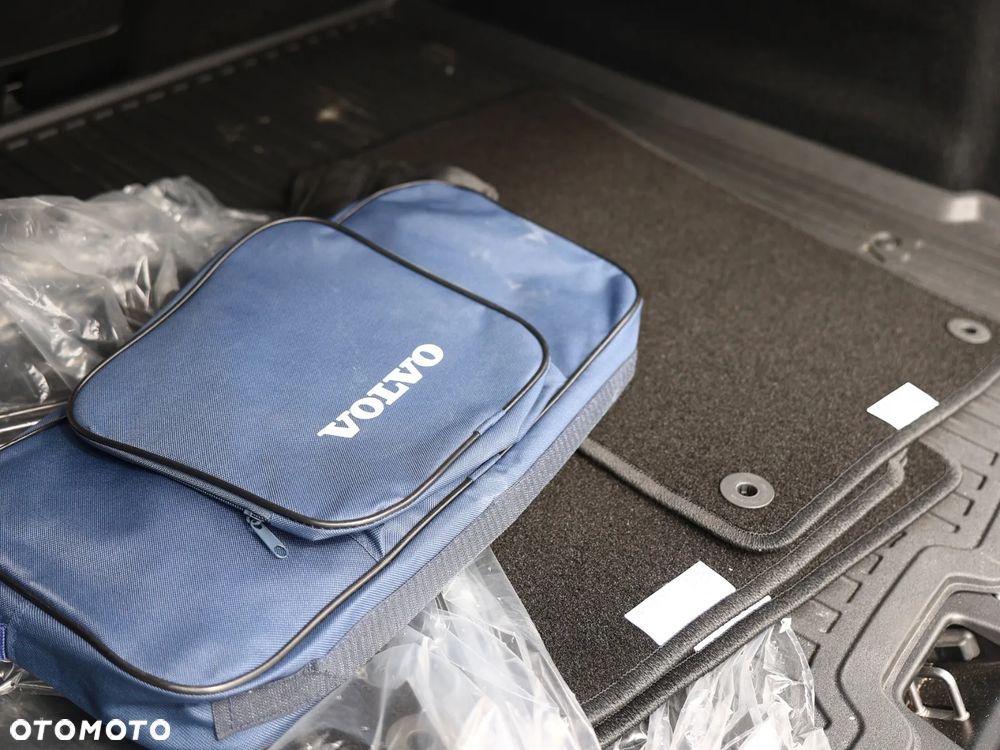 Volvo XC 60 B4 B Plus Dark - 20