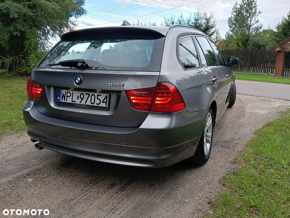 BMW Seria 3 318d DPF Touring - 10