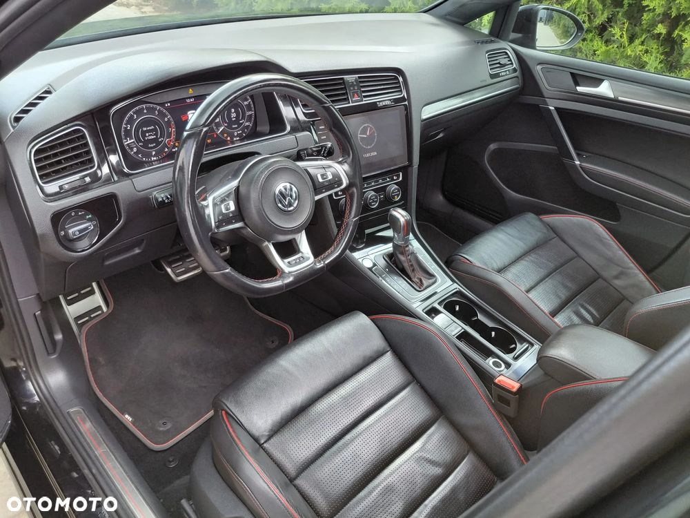 Volkswagen Golf - 31
