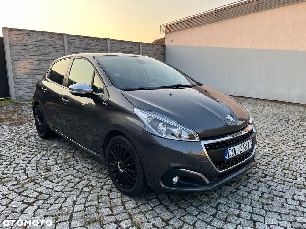 Peugeot 208 - 1