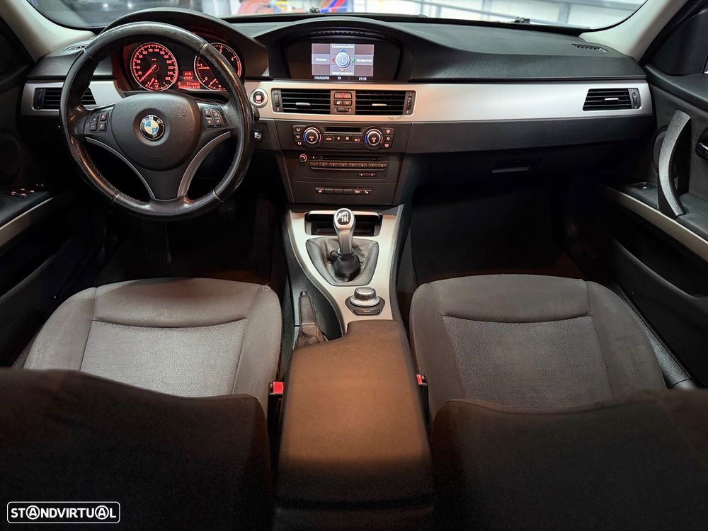 BMW 318 d Navigation Sport - 16