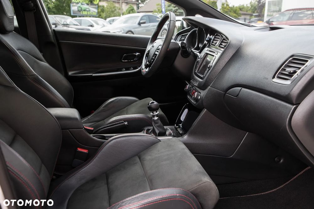 Kia Ceed 1.6 T-GDI GT - 33