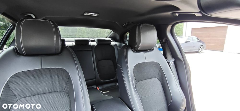 Jaguar XE 2.0 D R-Sport - 13