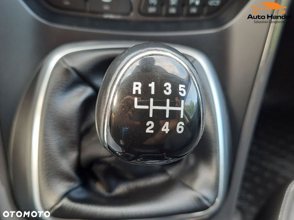Ford Kuga 1.5 EcoBoost 2x4 Titanium - 40
