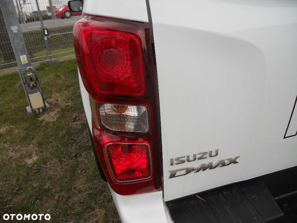 LAMPA TYLNA LEWA Żarówkowa Oryginał ISUZU D-max od 2020r. - 1