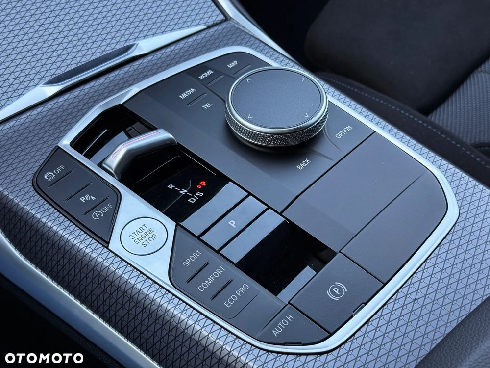 BMW Seria 3 330i xDrive M Sport - 24