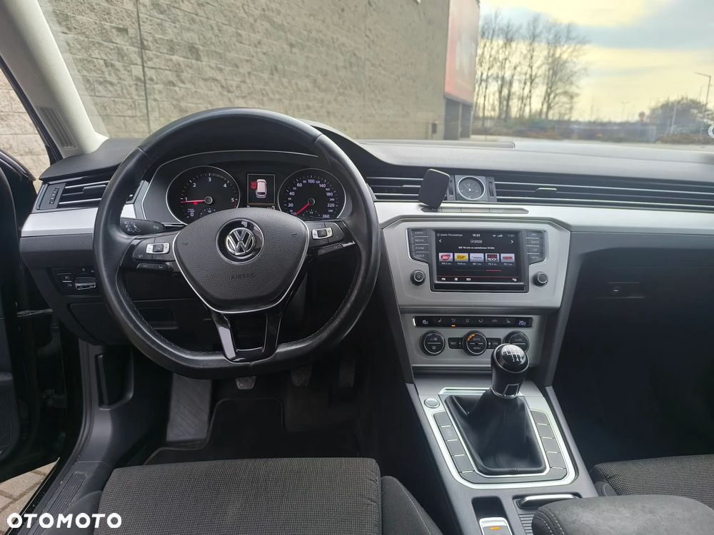 Volkswagen Passat 2.0 TDI SCR Comfortline - 8