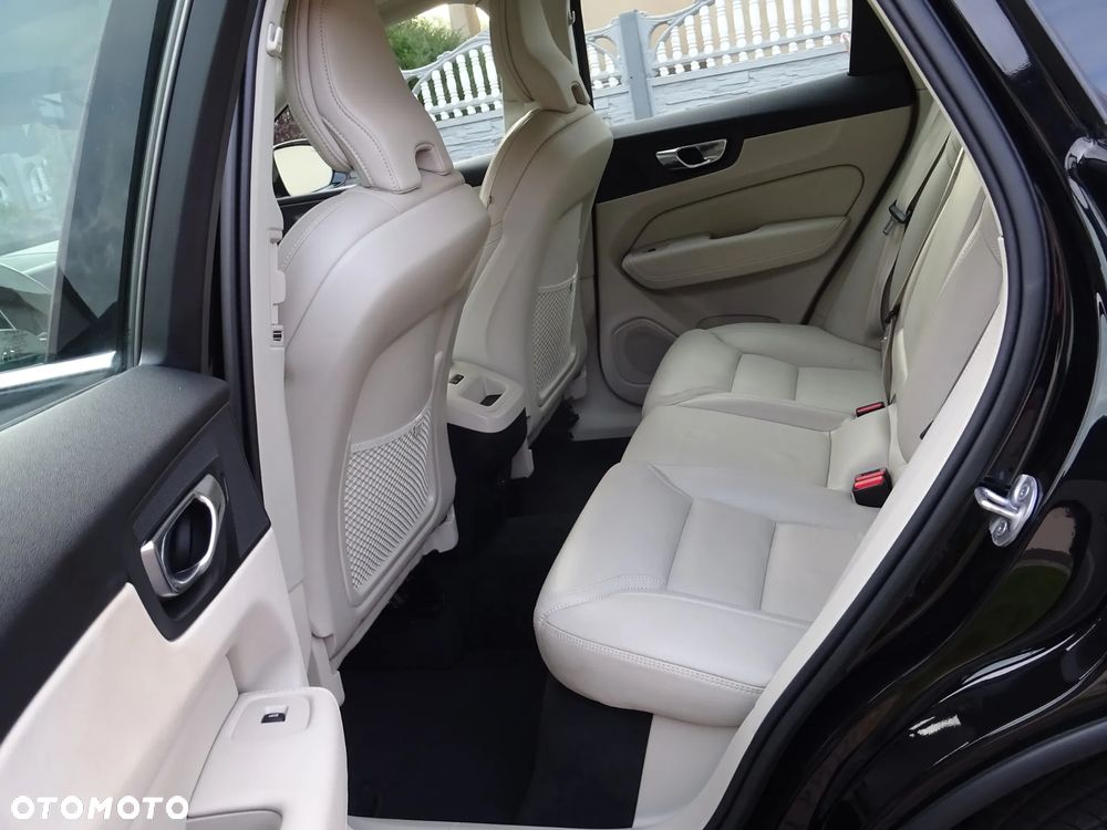 Volvo XC 60 B4 D AWD Ultimate Bright - 17