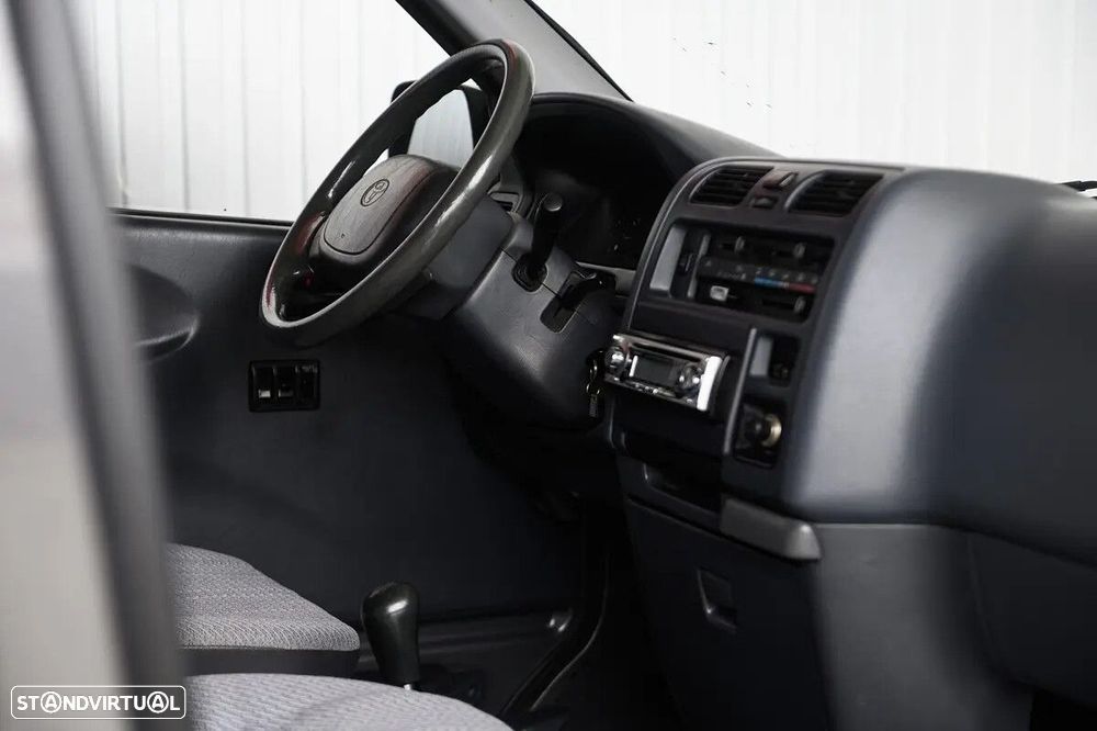 Toyota HiAce 2.4 D LXH12LG - 18