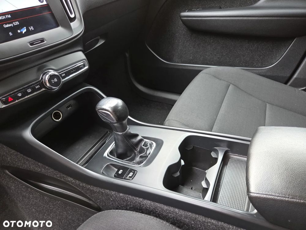 Volvo XC 40 T3 Momentum Core - 13