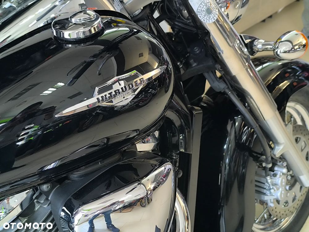 Suzuki Intruder - 16