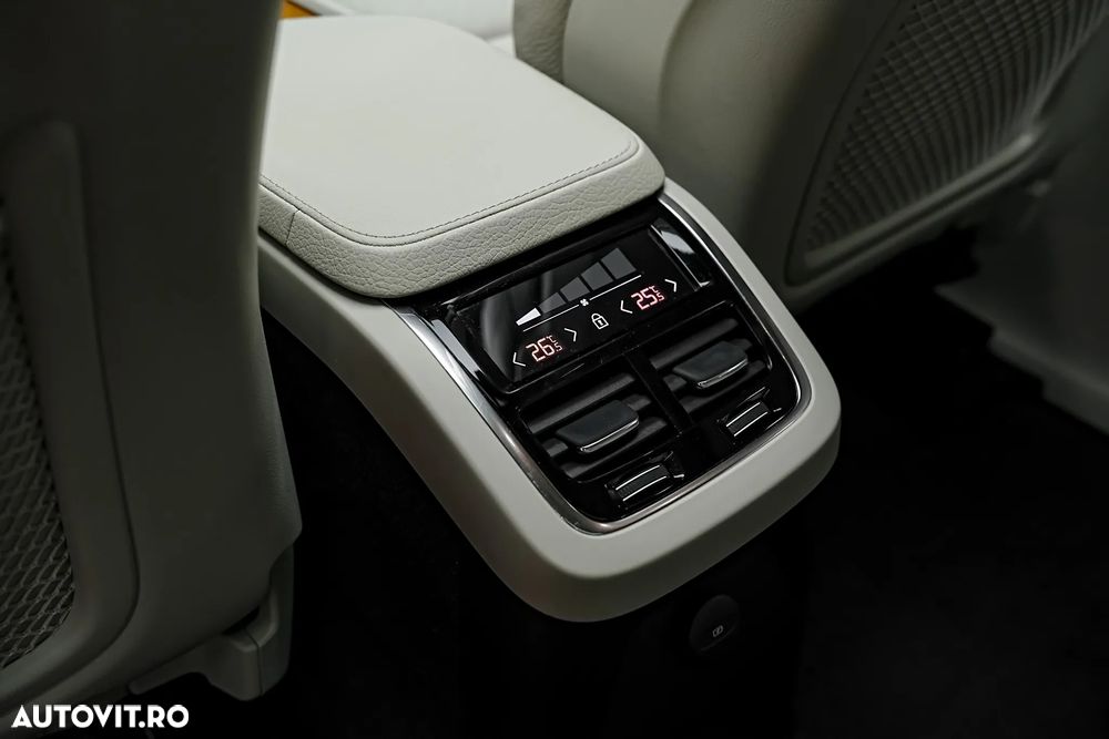 Volvo XC 90 T8 eAWD Momentum Pro - 32