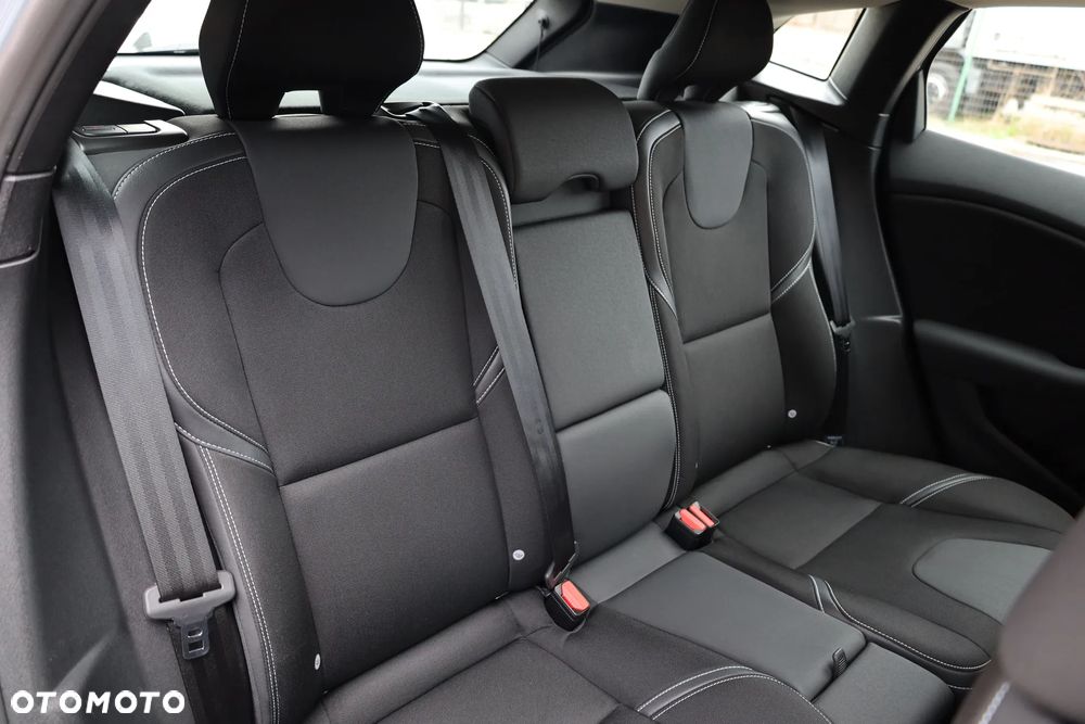 Volvo V40 T2 Momentum - 22