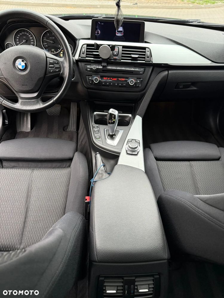 BMW Seria 3 318d DPF Touring - 14