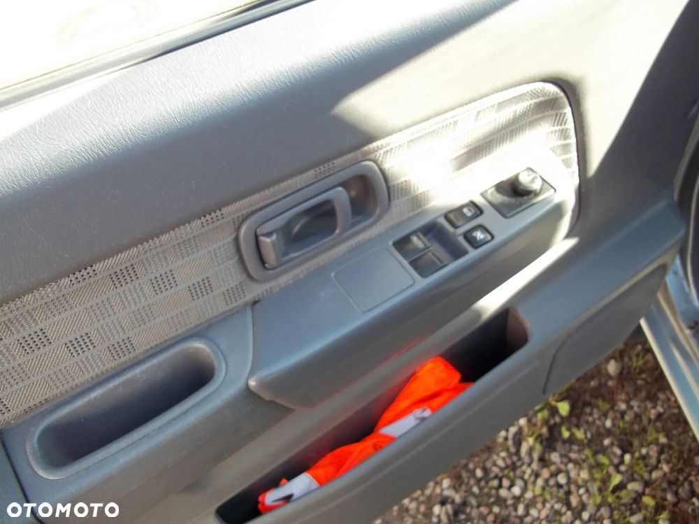 Nissan NP300 Pickup - 16