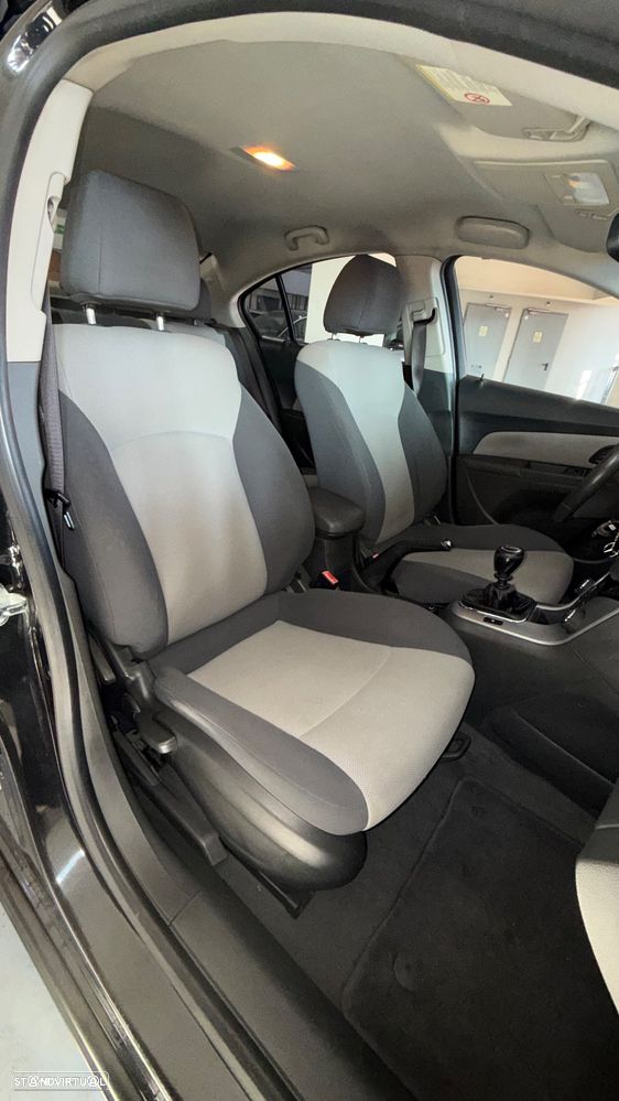 Chevrolet Cruze 1.6 LS - 6