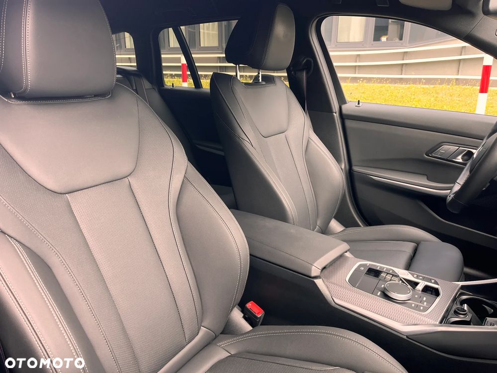 BMW Seria 3 330i xDrive M Sport sport - 29