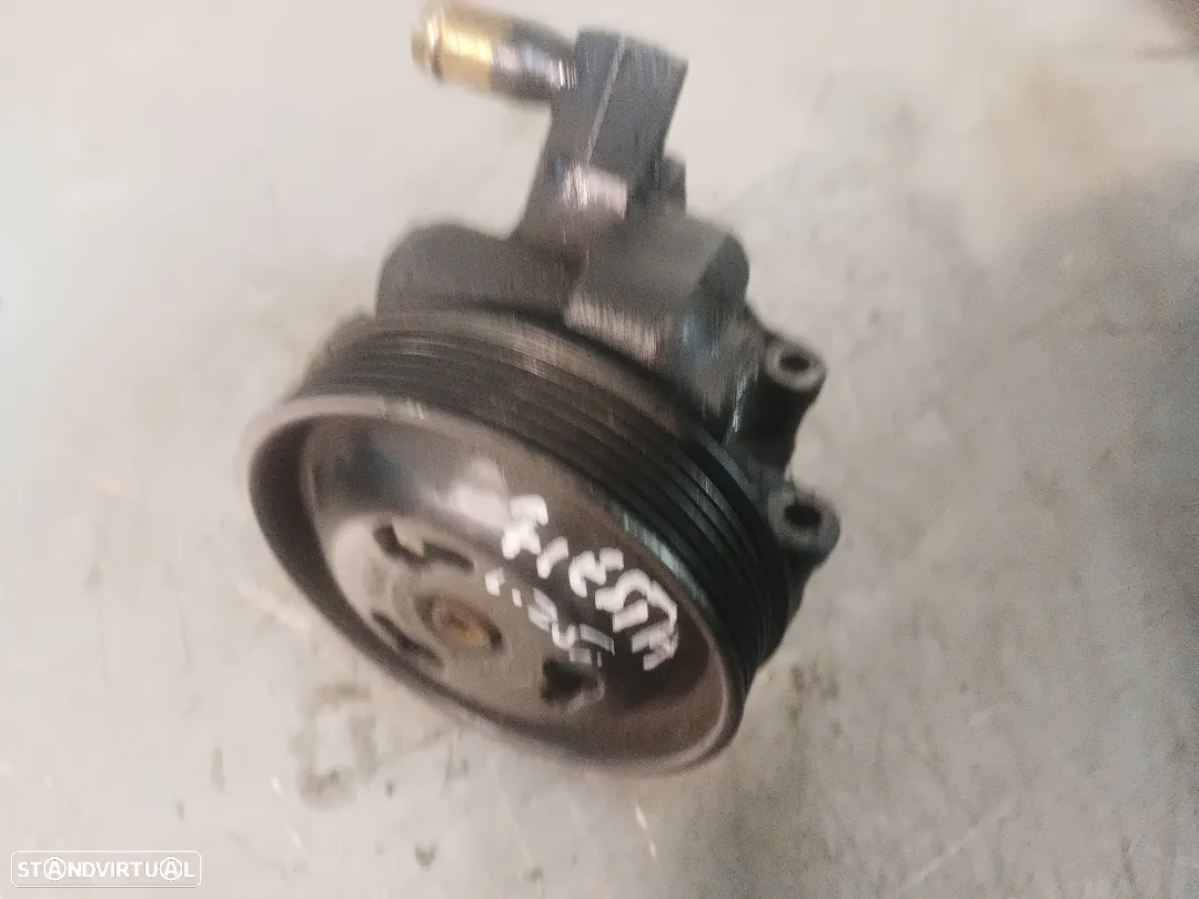 BOMBA DE DIRECÇÃO / DIREÇÃO ASSISTIDA FORD FIESTA 1.25i - 2