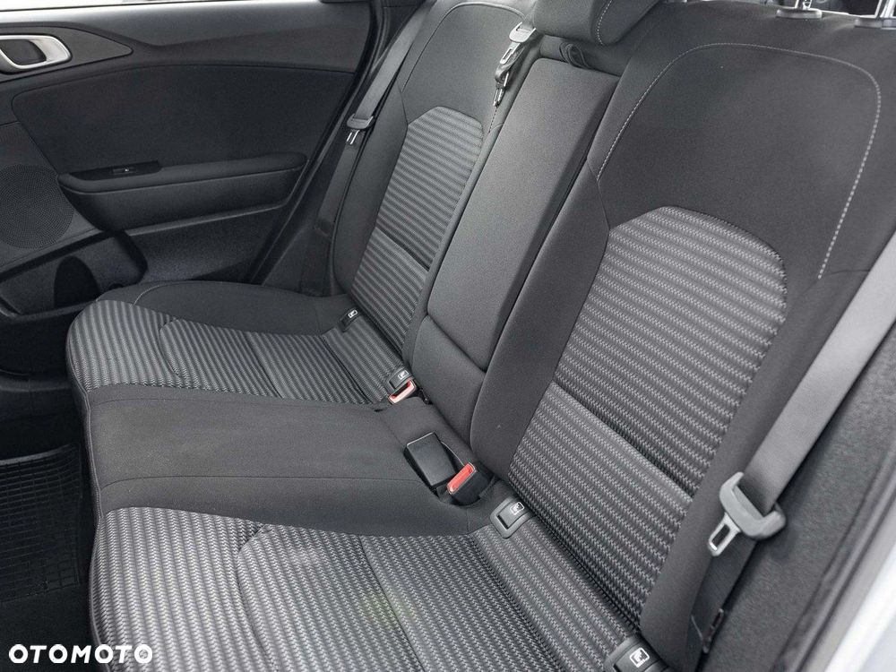 Kia Ceed 1.5 T-GDI M DCT - 23