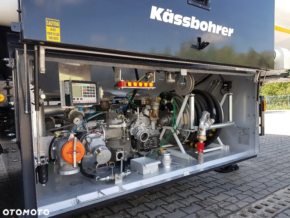 Kassbohrer Cysterna Paliwowa STB - 3