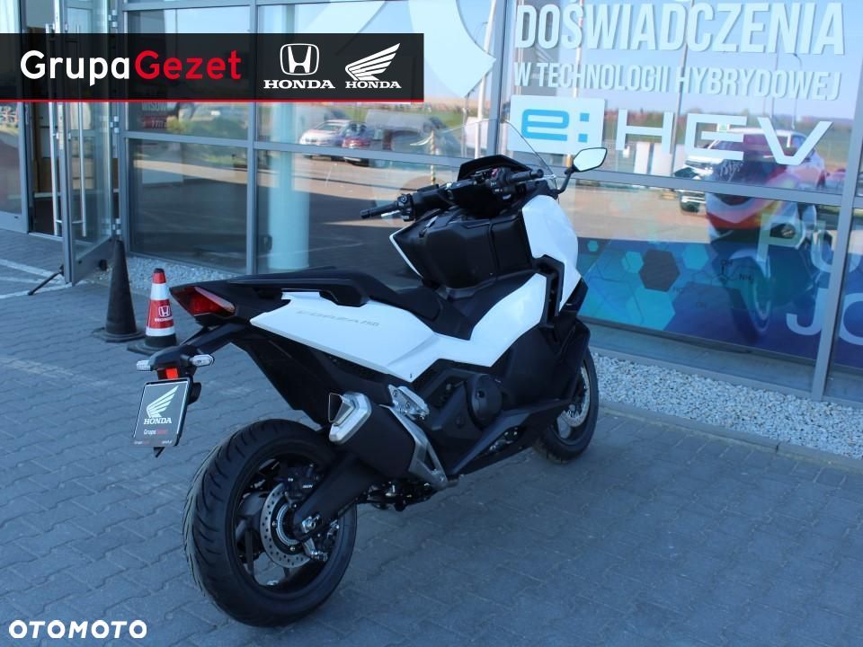 Honda NSS - 6