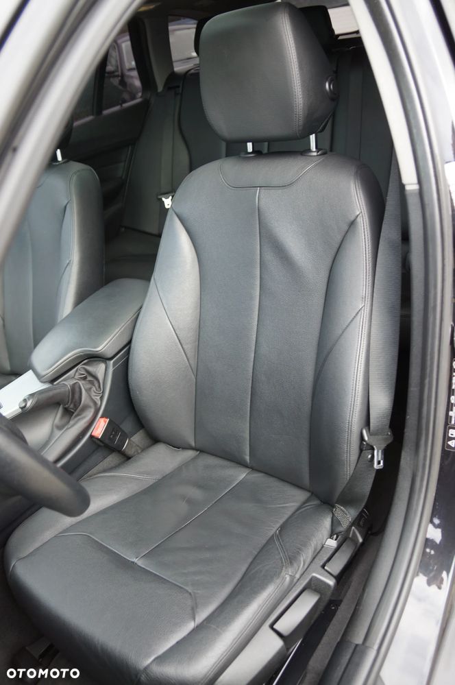 BMW Seria 3 320d Touring xDrive - 28