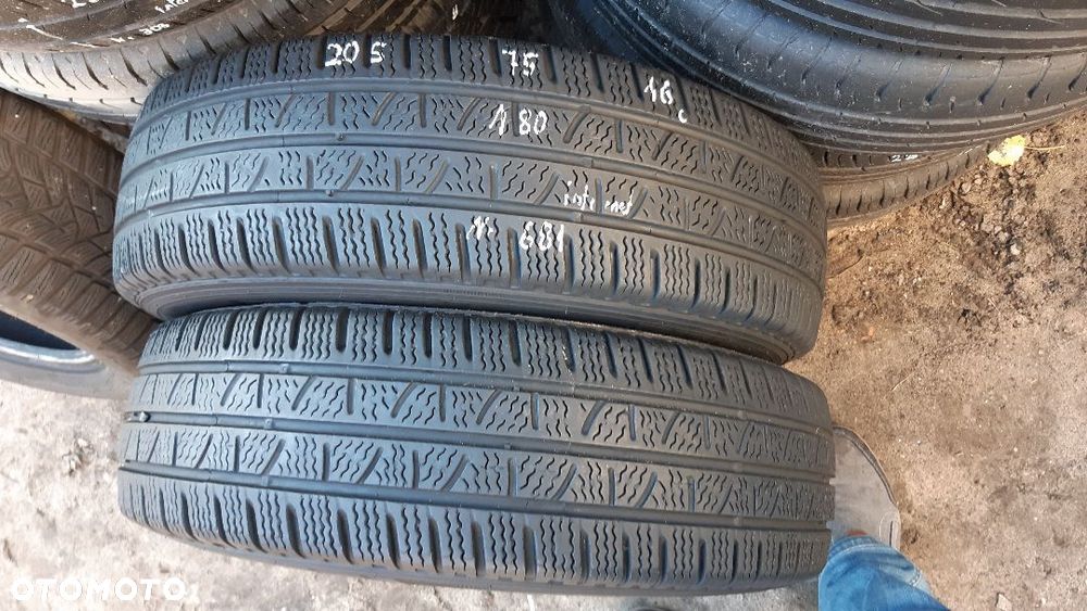 Pirelli 205/75/16c nr 681