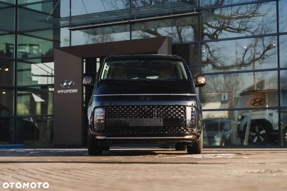 Hyundai Staria 1.6 T-GDI HEV Luxury - 2